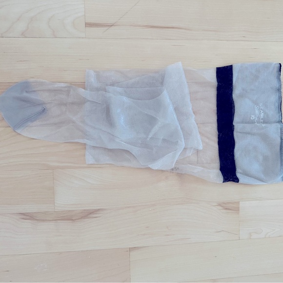 Vintage silk stocking 1940’s. - Picture 3 of 3